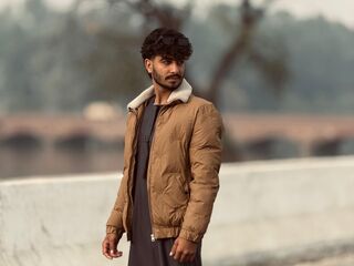 Enter my FREE CHATROOM AdvisorUmar