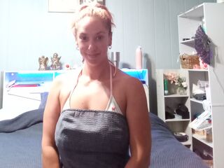 Enter my FREE CHATROOM HoroscopeCards
