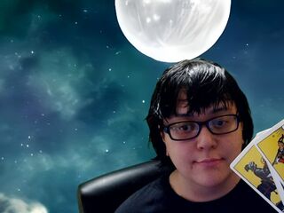 Video chat with psychic HappieMoonTarot