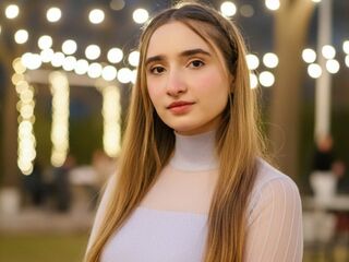 AccurateJenny reading online